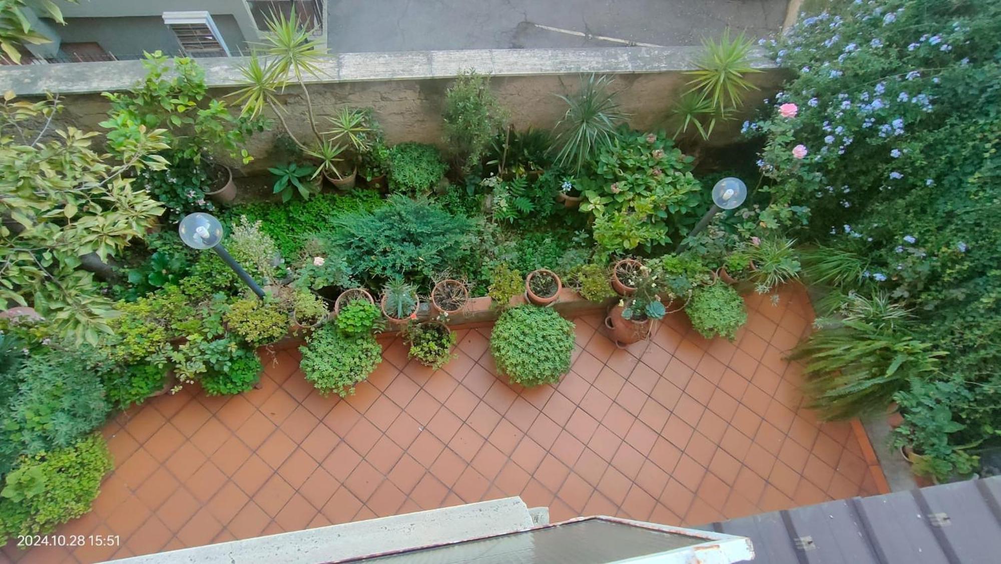 White Living R-Home Rome Exterior photo