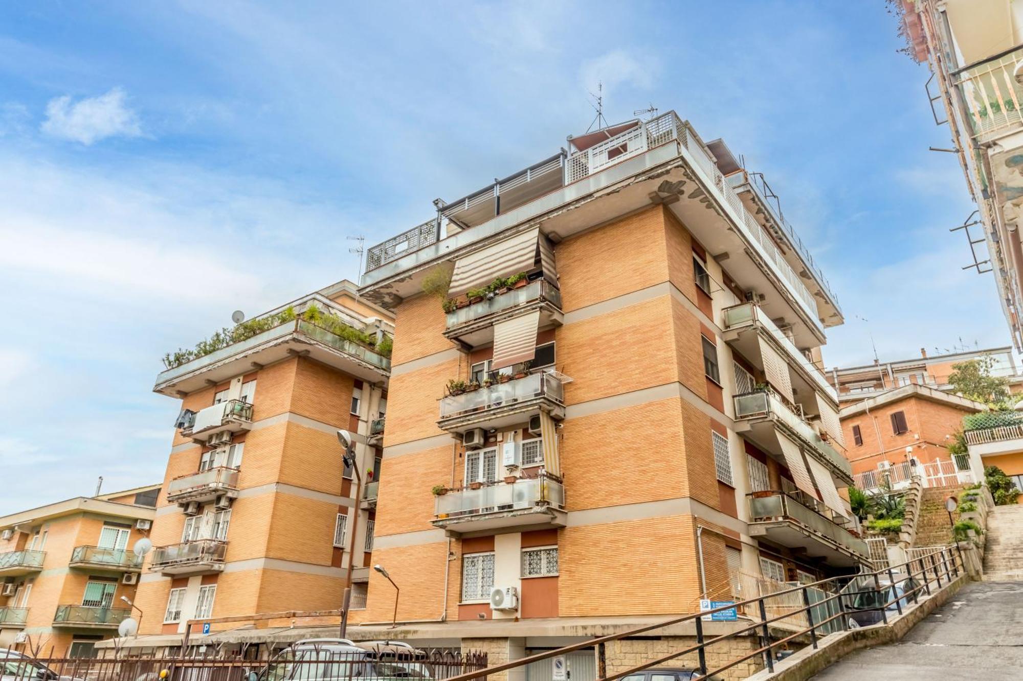 White Living R-Home Rome Exterior photo